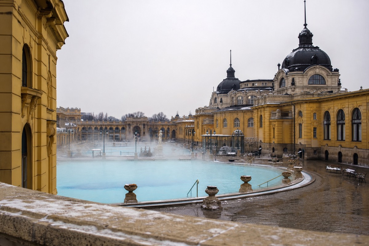 A thermal bath complex in Budapest