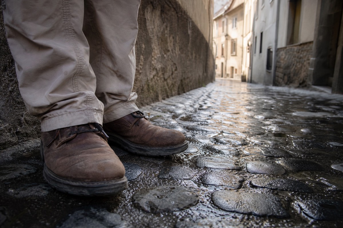 Cobbles are what the daily walking distance is actually spent on